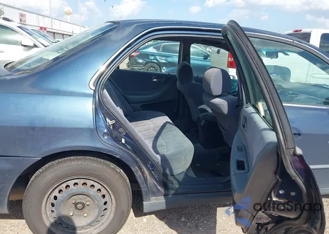 2000 Honda Accord 2.3 Lx from USA, damaged, VIN JHMCG5645YC009737